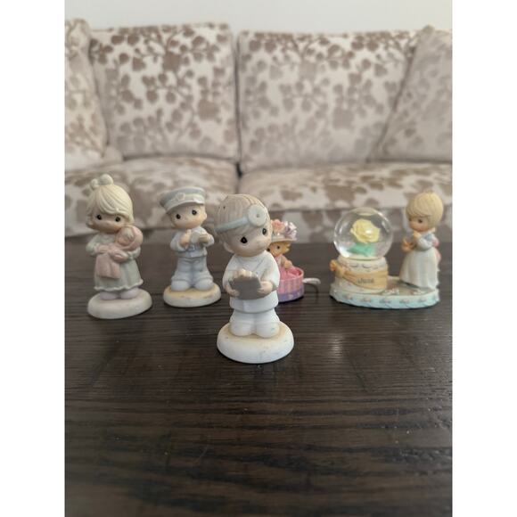 Vintage Precious Moments Figurines – Enesco Collectibles - Lot of 5 - Picture 6 of 8